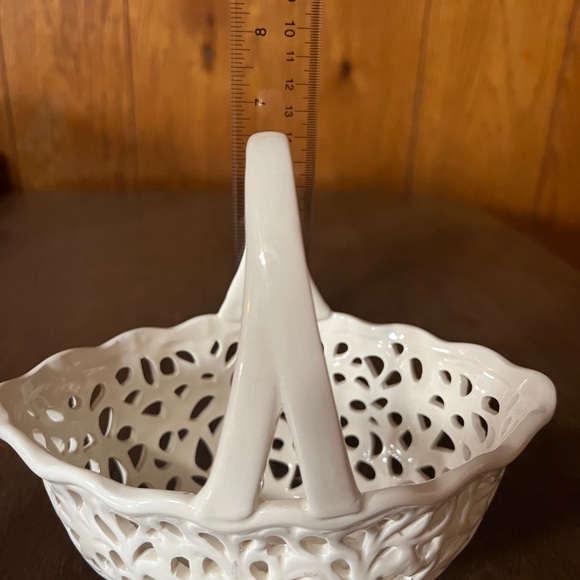 nd exclusive ceramic Like Marquis shaped basket Lace Vibe Handled Off White - Picture 3 of 9